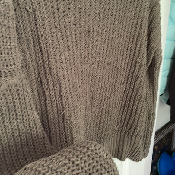 Green Sweater - Picture 2 of 4